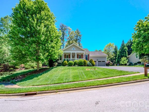 7 Magic Sam Court, Biltmore Lake, NC 28715