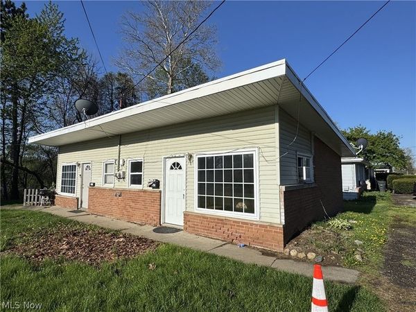 2350 Newton Street , Akron, OH 44305