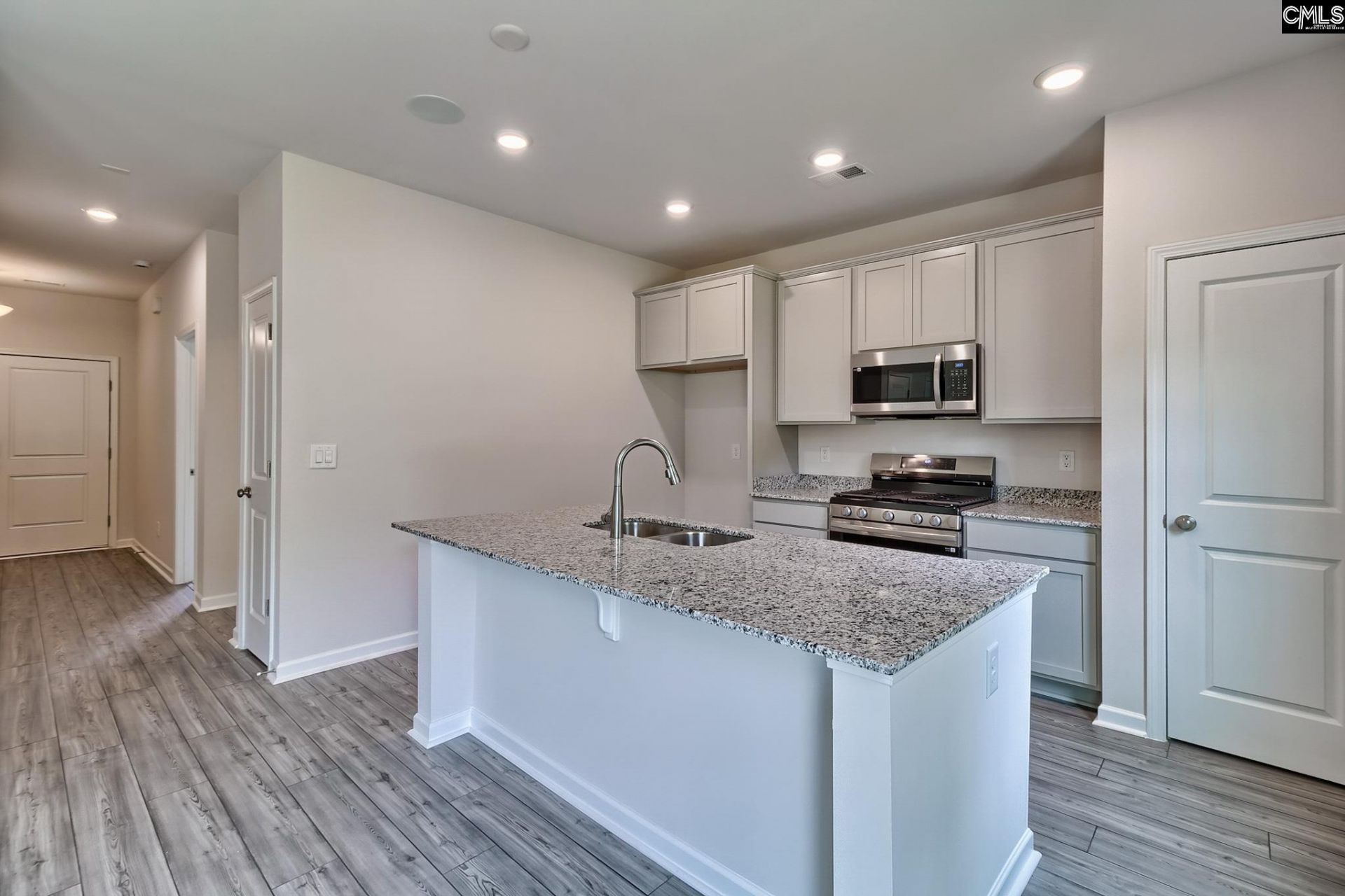 766 Samantha Street Photo 10