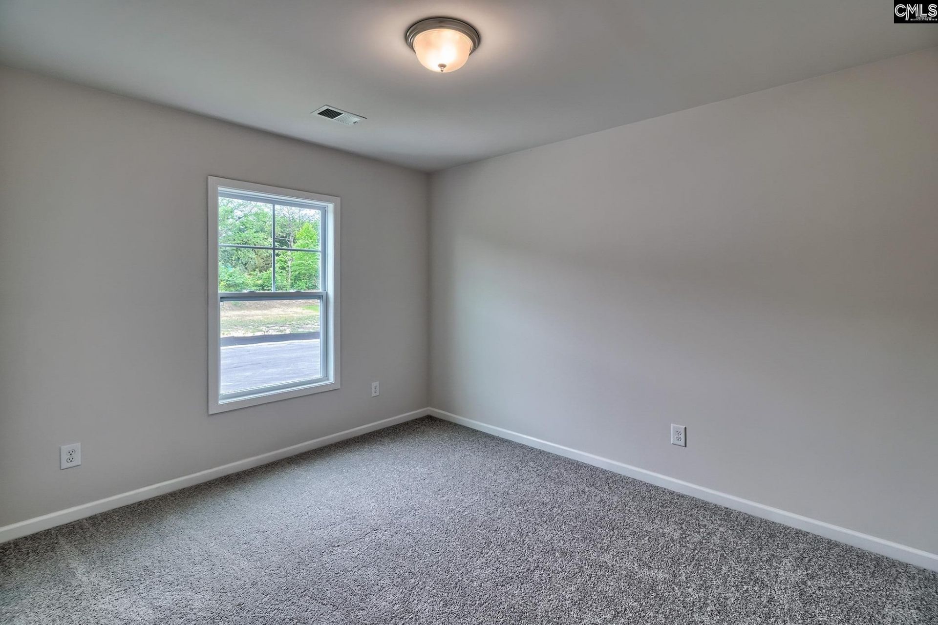 766 Samantha Street Photo 31