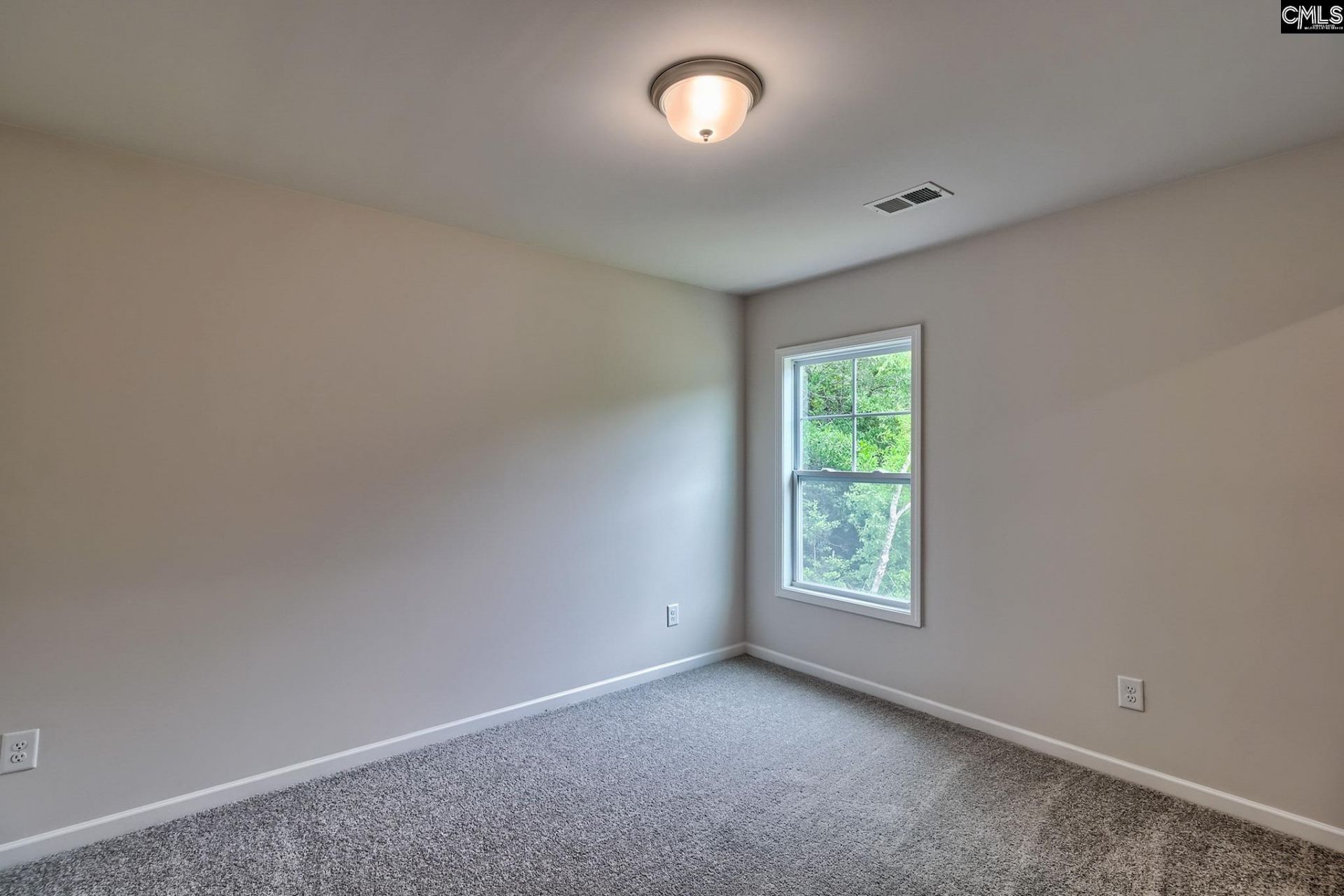 766 Samantha Street Photo 33