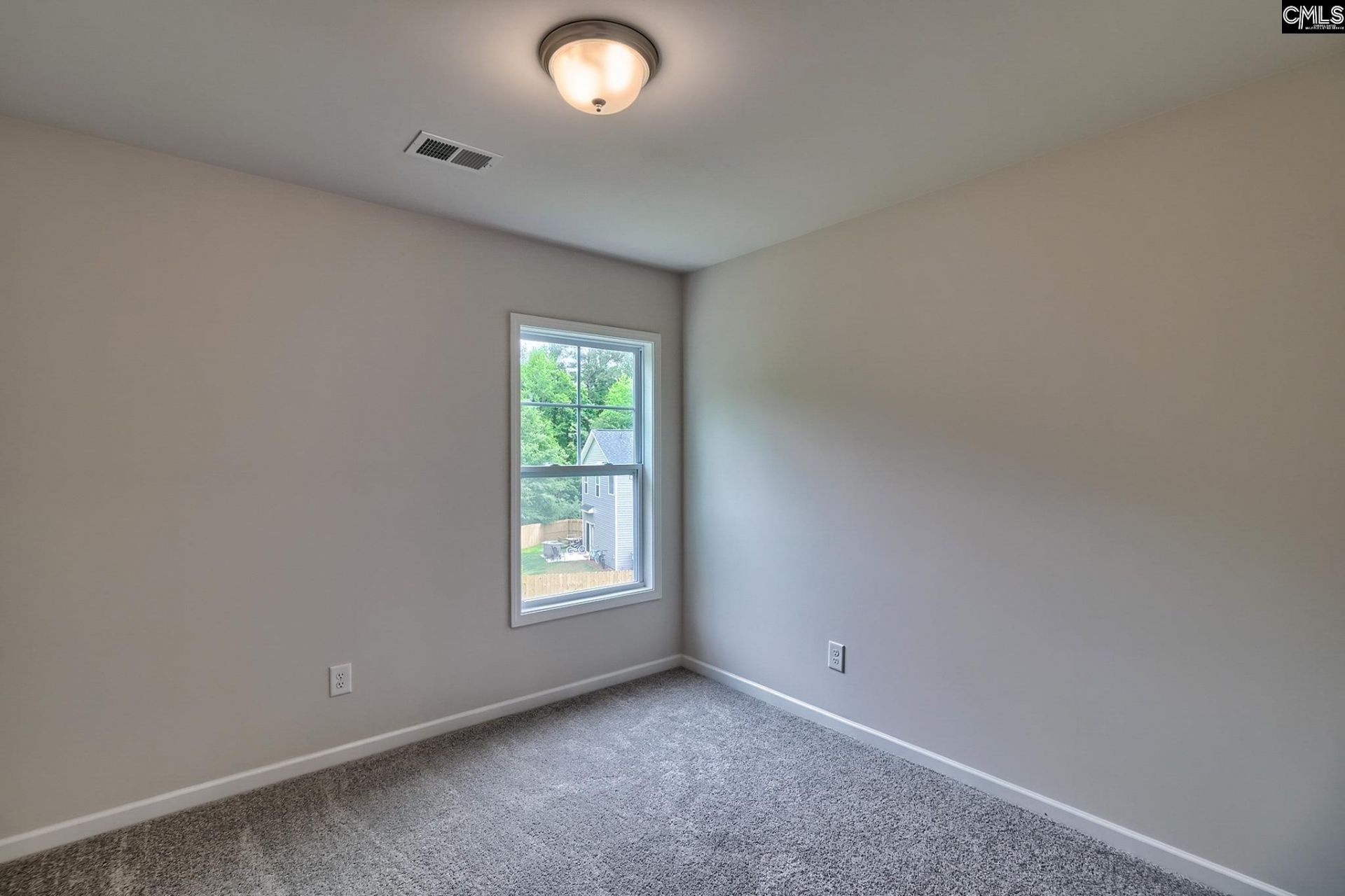 766 Samantha Street Photo 35