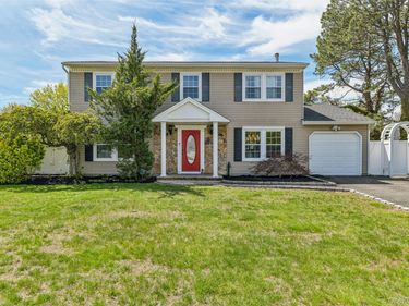 2 Deer Path, East Patchogue, NY 11772