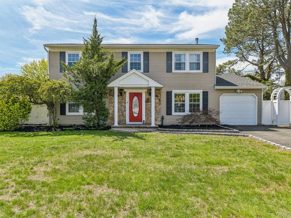 2 Deer Path , East Patchogue, NY 11772