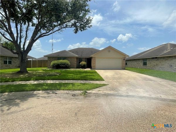 111 Jocelyn Circle , Victoria, TX 77901