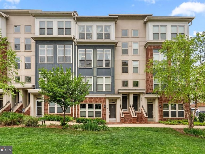 121 Copley Circle, Unit 34-B, Gaithersburg, MD 20878 Main Photo