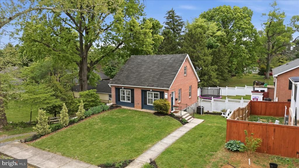 410 E Hunter Street, Charles Town, WV 25414 Main Photo