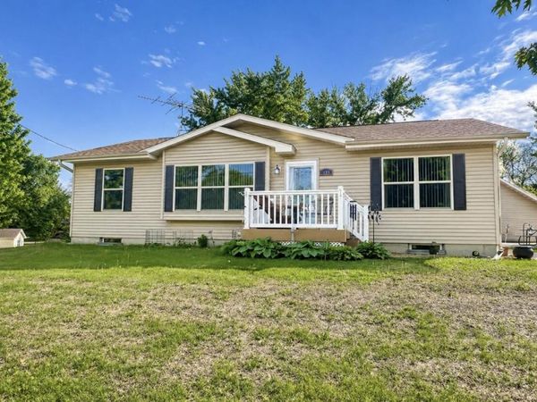 715 LINCOLN, New Boston, IL 61272