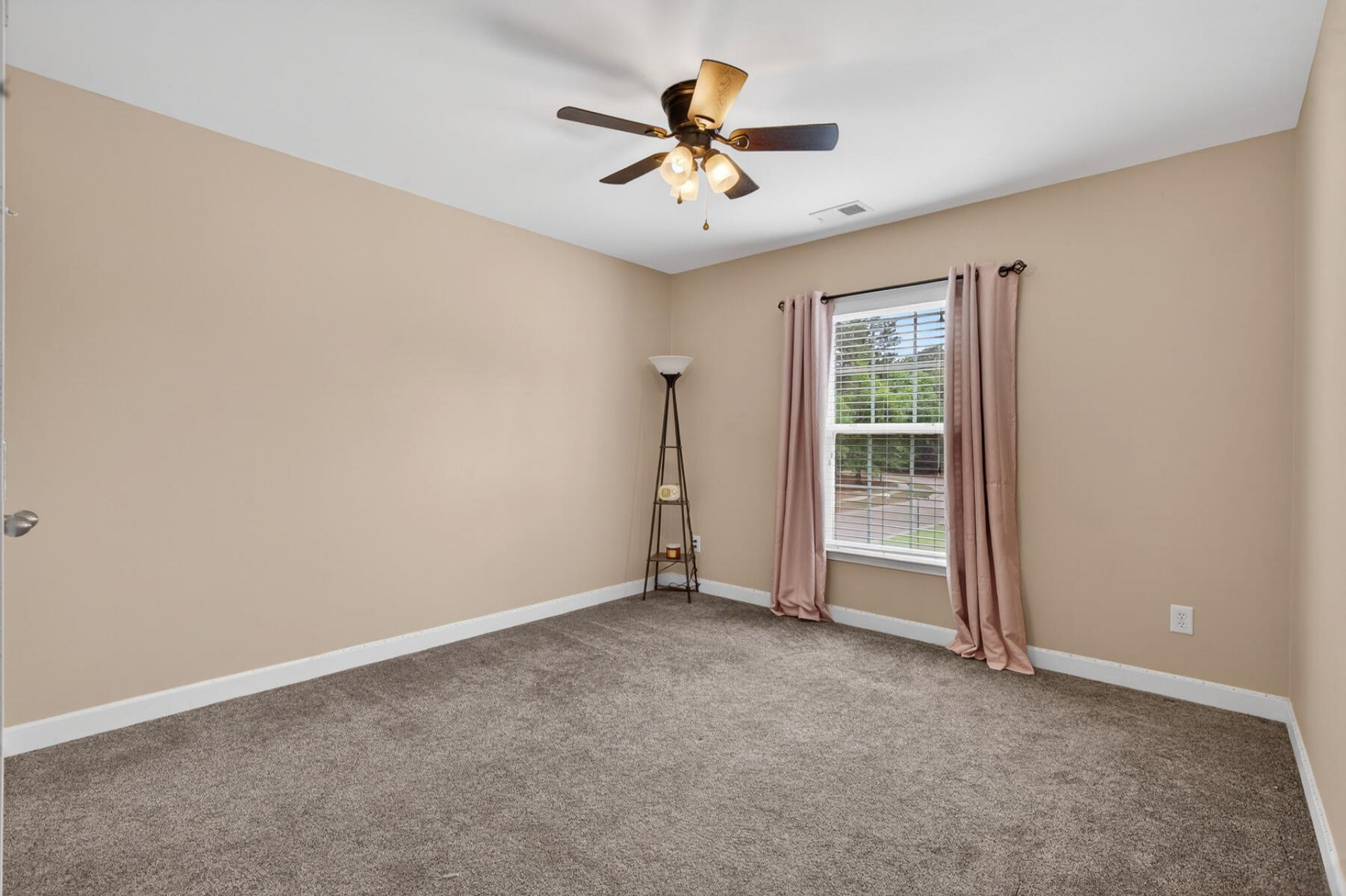 154 Red Leaf Boulevard Photo 46