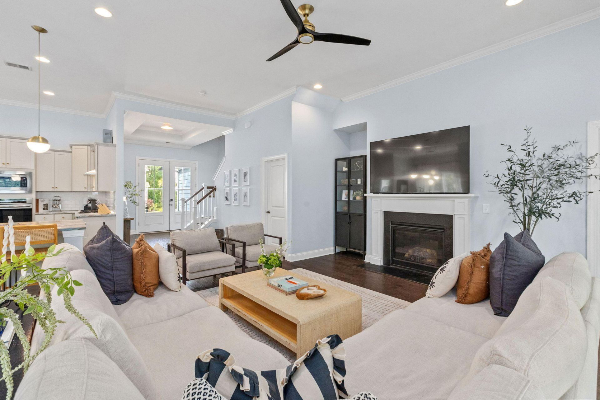 2049 Syreford Court Photo 7