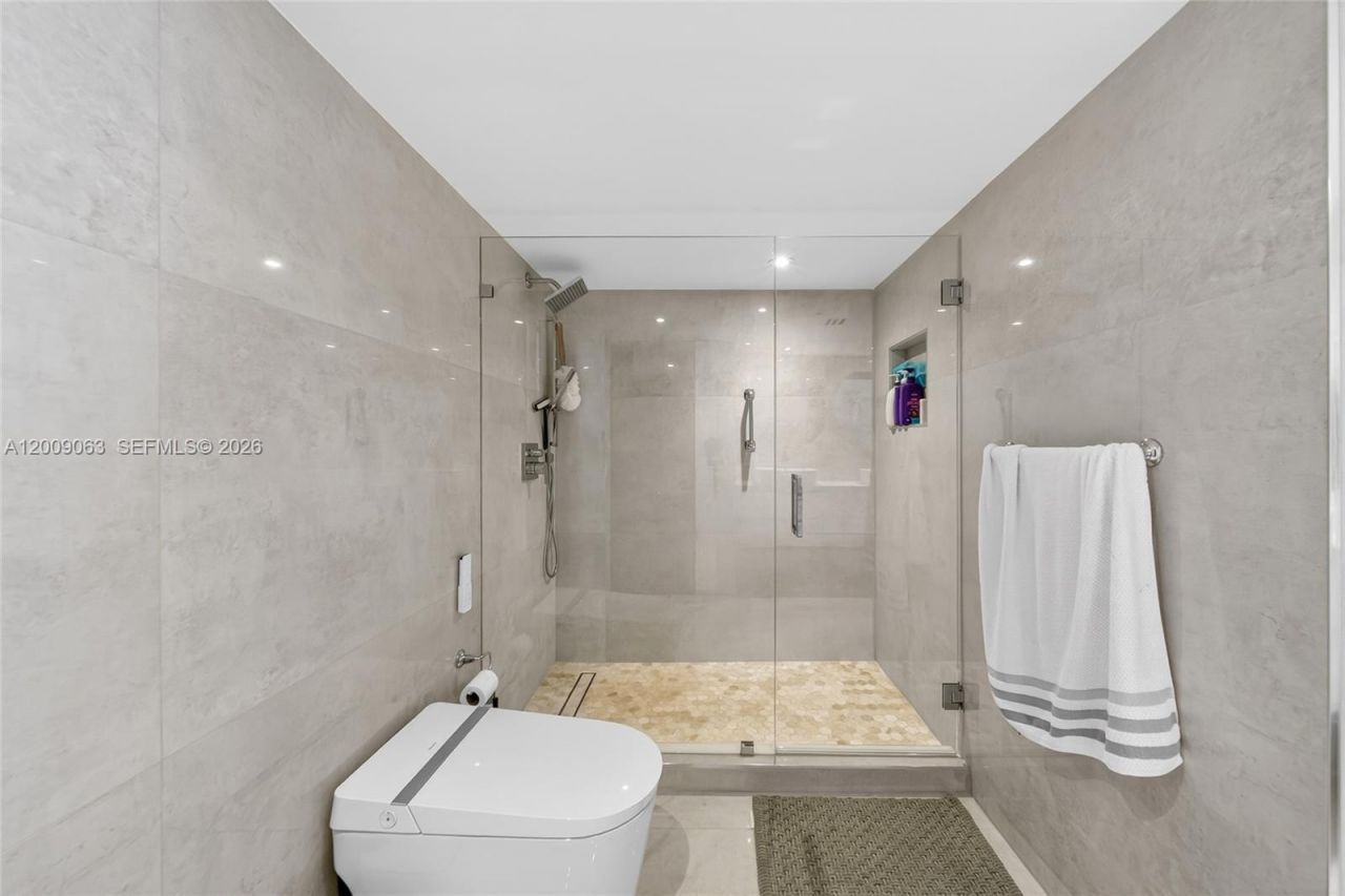 400 S Pointe Dr , Unit 2009, Miami Beach, FL 33139 Photo
