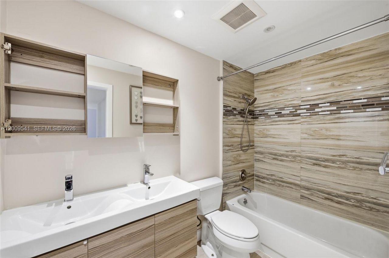 3819 170th St, Unit B-1, North Miami Beach, FL 33160 Photo