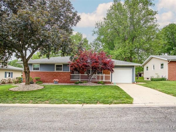 2101 Saint Michael Court, Highland, IL 62249