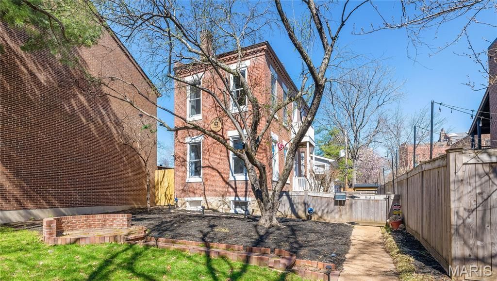 921 Morrison Avenue , Saint Louis, MO 63104 Main Photo