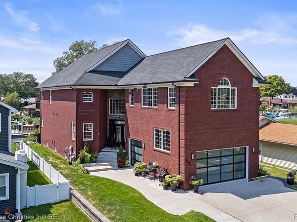 41245 Belvidere Street, Harrison Twp, MI 48045