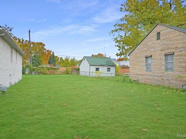 000 W Muir , Hazel Park, MI 48030