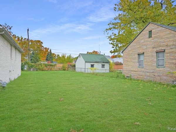 000 W Muir , Hazel Park, MI 48030