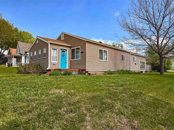 2220 S CYPRESS ST, Sioux City, IA 51106
