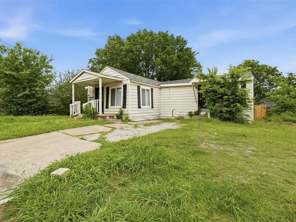 1214 Jones Street , Greenville, TX 75401