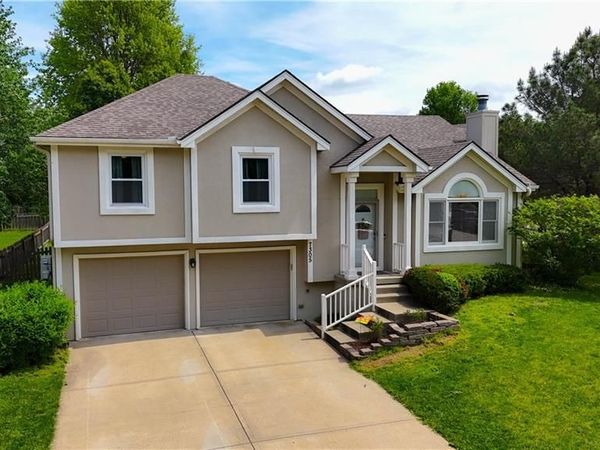 7305 N Richmond Avenue, Kansas City, MO 64158