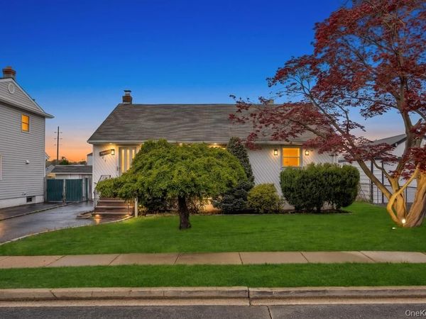 31 Indiana Street , Hicksville, NY 11801