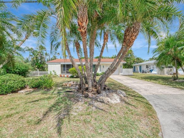 201 LYONS BAY ROAD , NOKOMIS, FL 34275