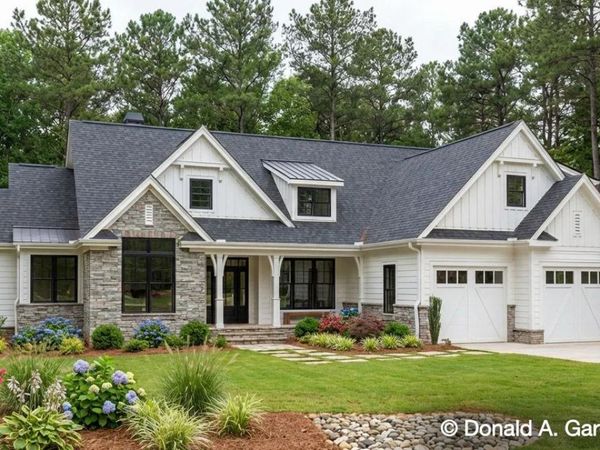 2 Carolyn Way, Culloden, WV 25510