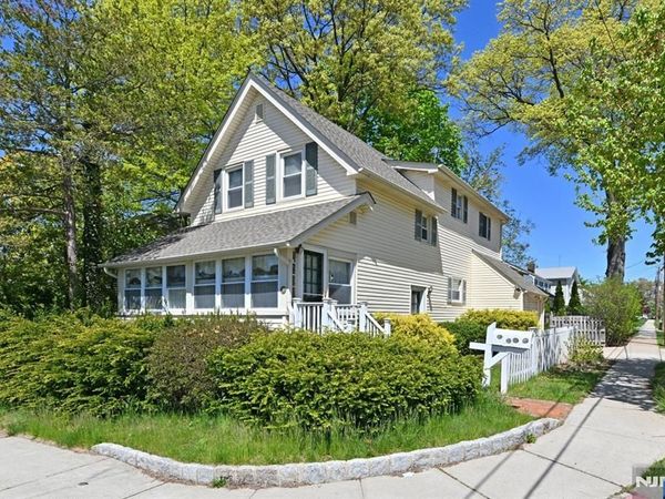 33 Parkway, MAYWOOD, NJ 07607