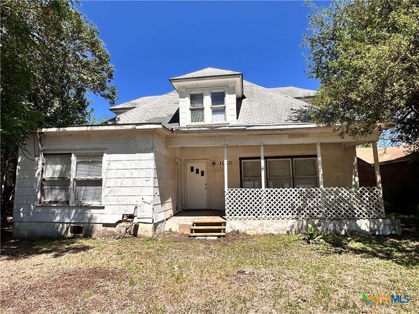 1010 Academy Street , San Marcos, TX 78666