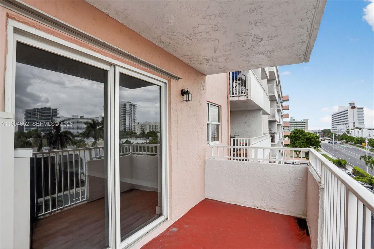 3201 NE 14th St Cswy , Unit 501, Pompano Beach, FL 33062 Photo