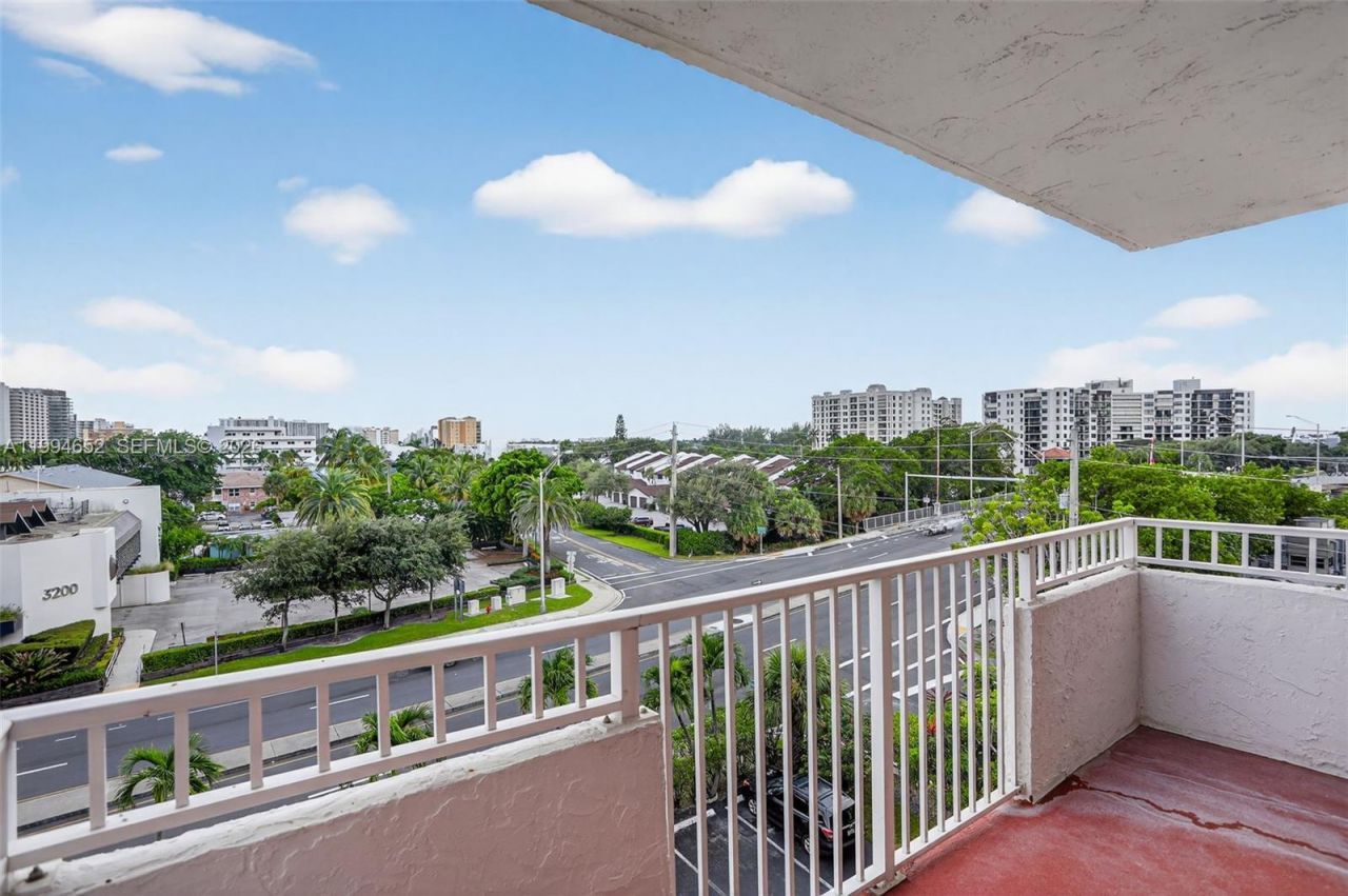 3201 NE 14th St Cswy , Unit 501, Pompano Beach, FL 33062 Photo