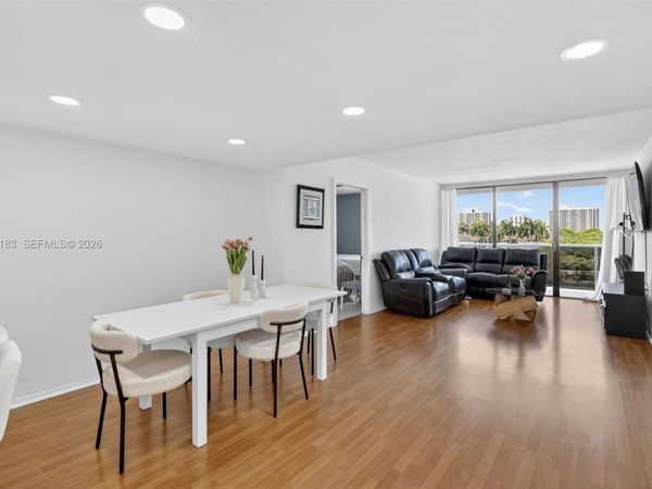 3675 N Country Club Dr, Unit 410, Aventura, FL 33180