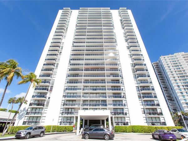 3675 N Country Club Dr , Unit 410, Aventura, FL 33180