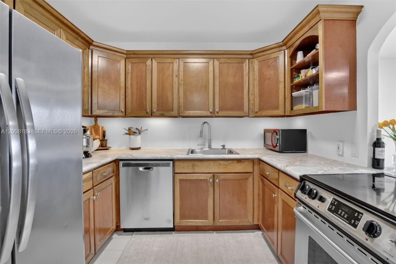 3675 N Country Club Dr, Unit 410, Aventura, FL 33180 Photo