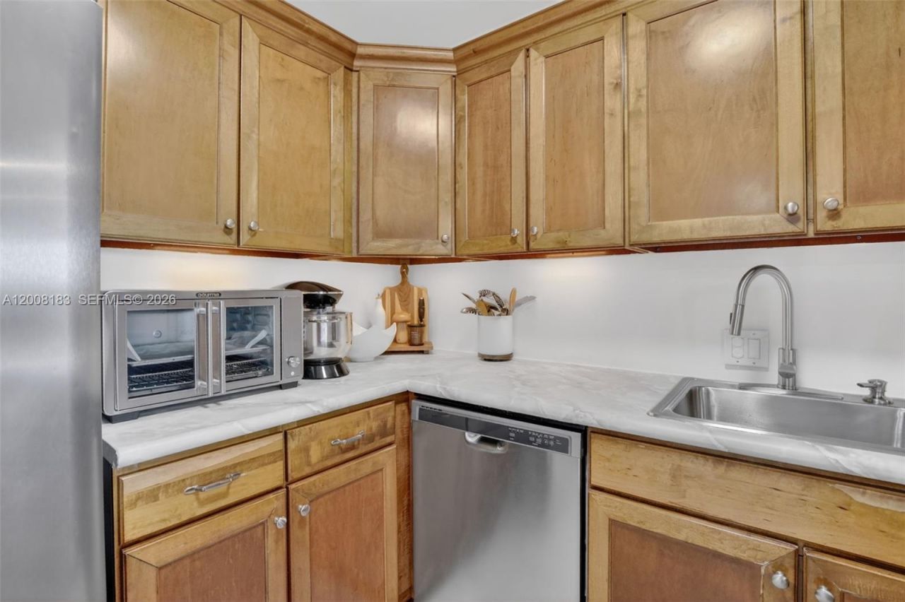 3675 N Country Club Dr, Unit 410, Aventura, FL 33180 Photo