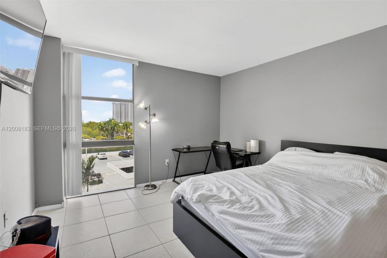 3675 N Country Club Dr, Unit 410, Aventura, FL 33180 Photo