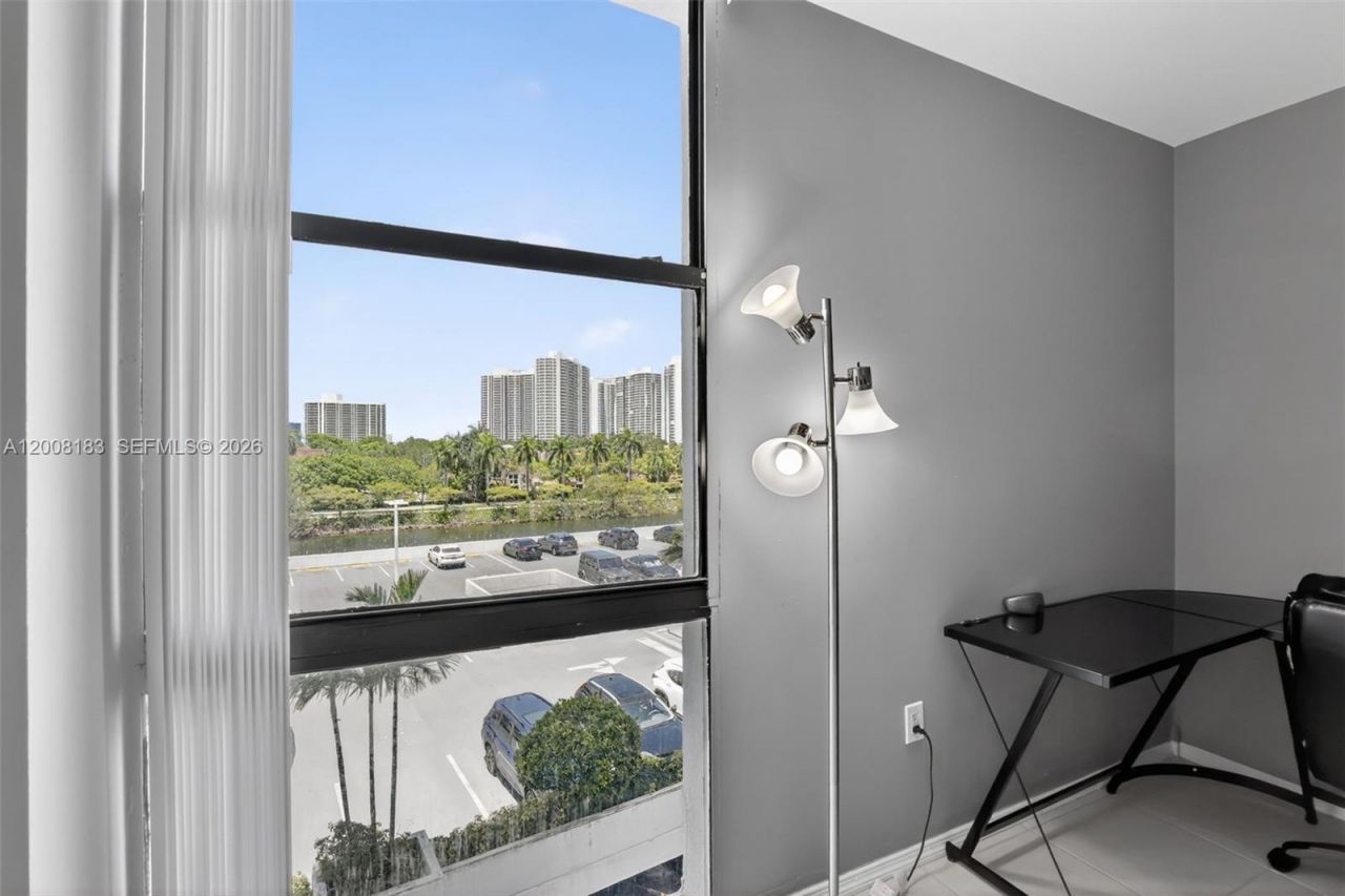 3675 N Country Club Dr, Unit 410, Aventura, FL 33180 Photo