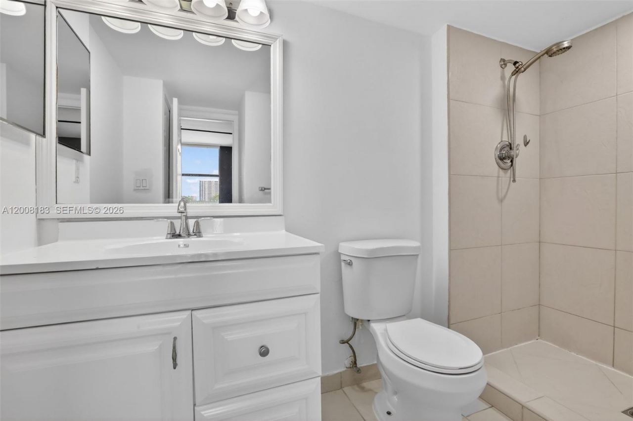 3675 N Country Club Dr, Unit 410, Aventura, FL 33180 Photo