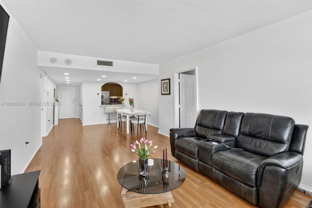 3675 N Country Club Dr, Unit 410, Aventura, FL 33180 Photo
