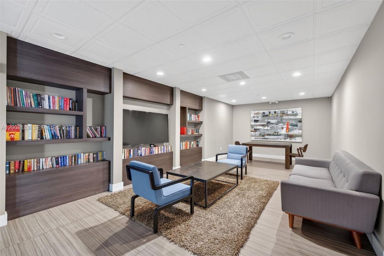3675 N Country Club Dr, Unit 410, Aventura, FL 33180 Photo