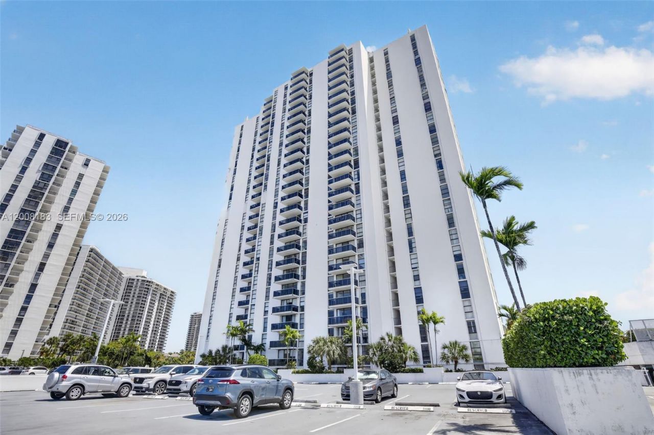 3675 N Country Club Dr, Unit 410, Aventura, FL 33180 Photo