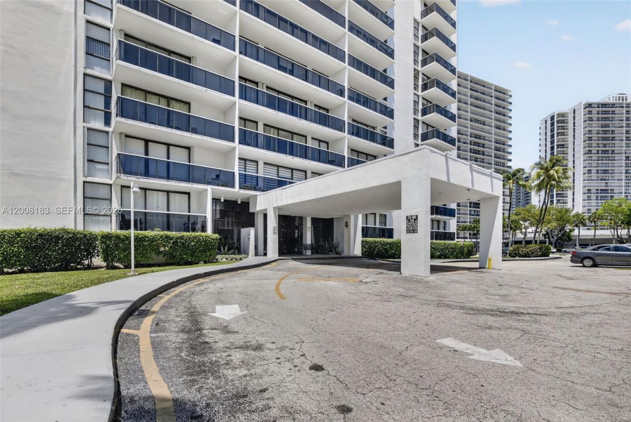 3675 N Country Club Dr, Unit 410, Aventura, FL 33180 Photo