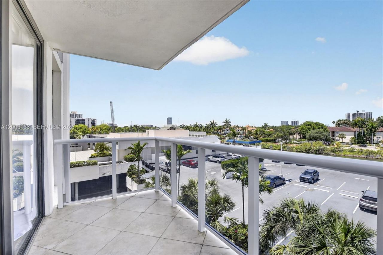 3675 N Country Club Dr, Unit 410, Aventura, FL 33180 Photo