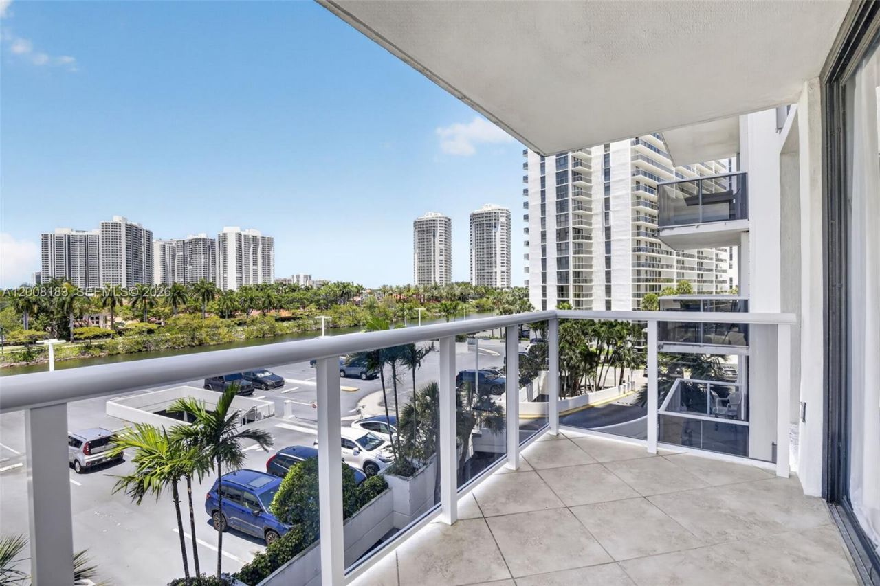 3675 N Country Club Dr, Unit 410, Aventura, FL 33180 Photo