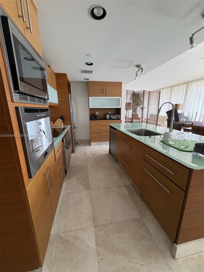 5875 Collins Ave , Unit 708, Miami Beach, FL 33140 Photo