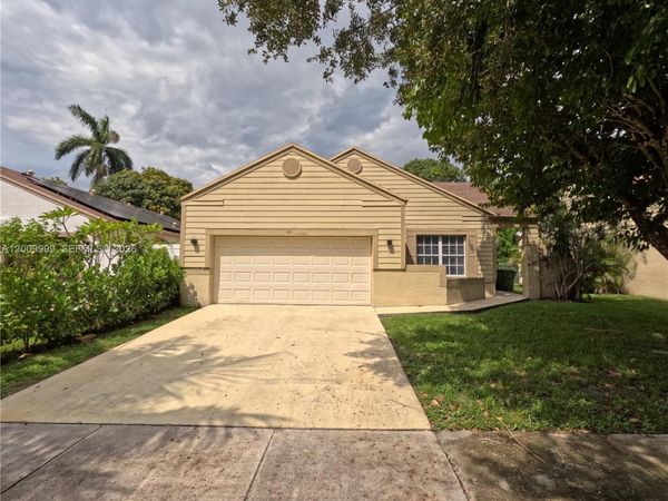 1211 SW 84th Ter, Unit 1211, Pembroke Pines, FL 33025