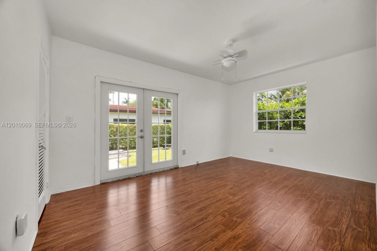 6065 N Waterway Dr , Miami, FL 33155 Photo