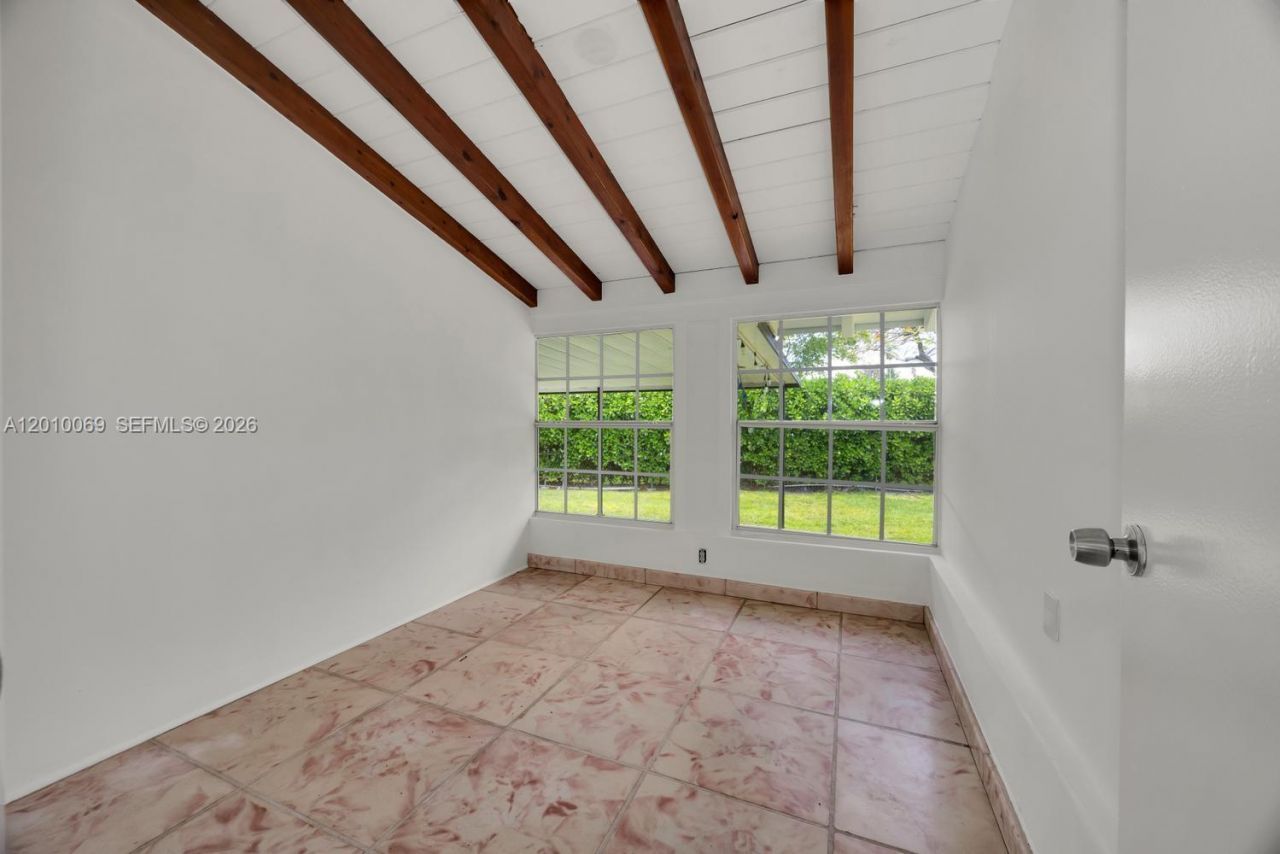 6065 N Waterway Dr , Miami, FL 33155 Photo