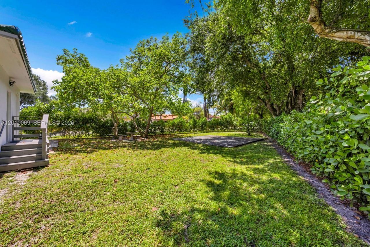 6065 N Waterway Dr , Miami, FL 33155 Photo