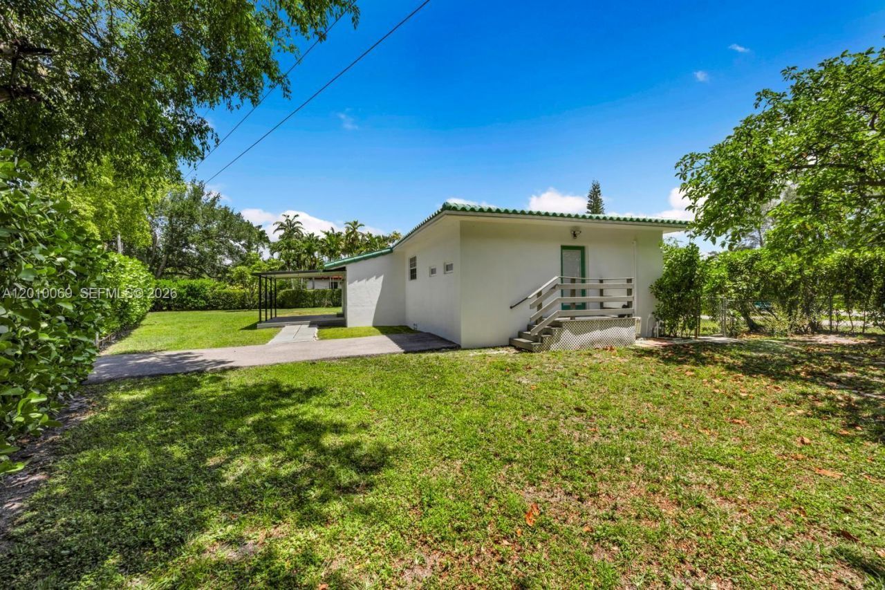 6065 N Waterway Dr , Miami, FL 33155 Photo